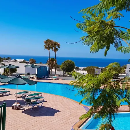 Charming In + Pool Apartment Tias