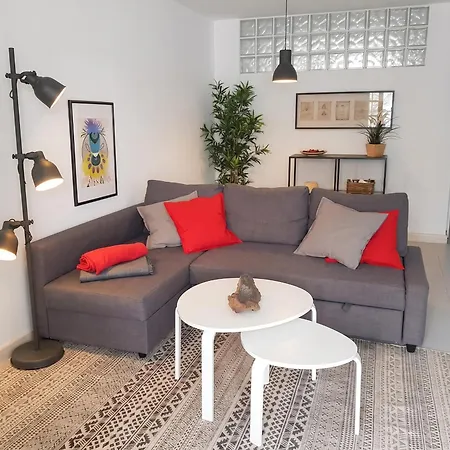 Charming In + Pool Apartment *